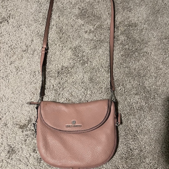 Vince Camuto Handbags - Vince Camuto Bailey expandable crossbody